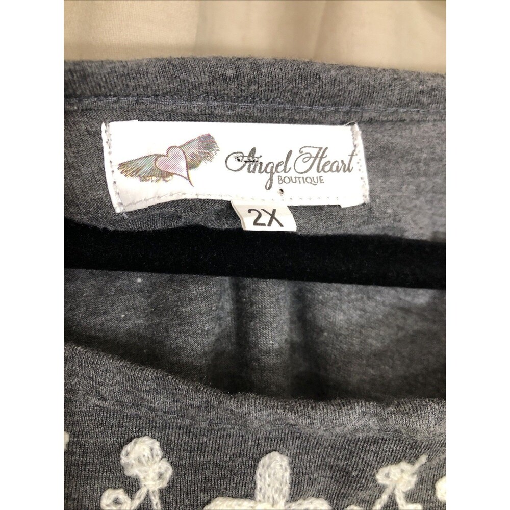 Angel Heart Boutique Women's Flowy top Gray w/ Off White Stitch Design Size 2X - Picture 2 of 10